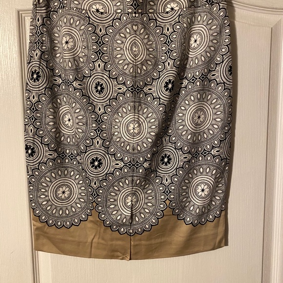 The Limited printed B&W with tan skirt size 6 NWT - Picture 3 of 7